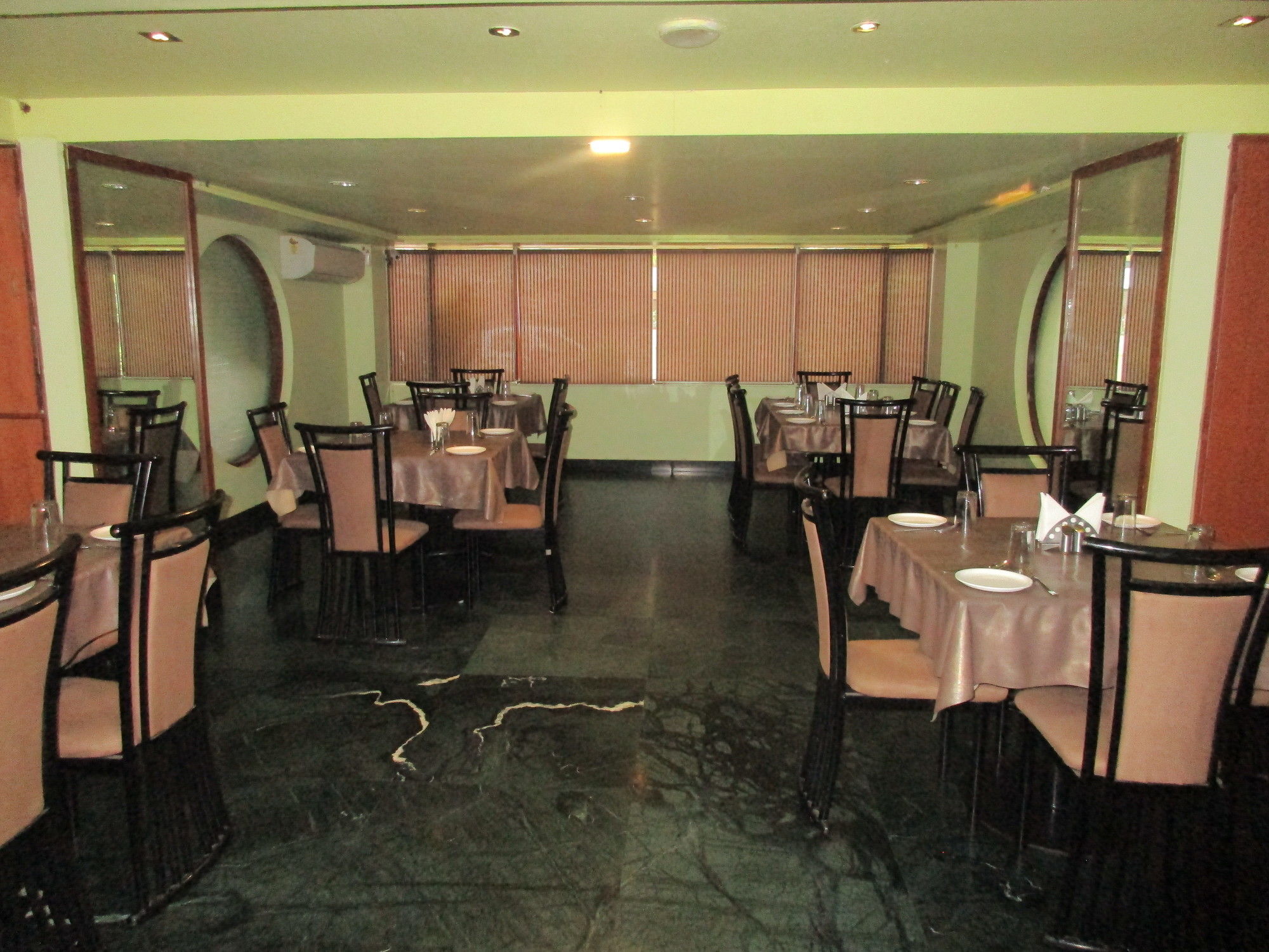 Hotel Sahaj Palace Ahmedabad Ngoại thất bức ảnh