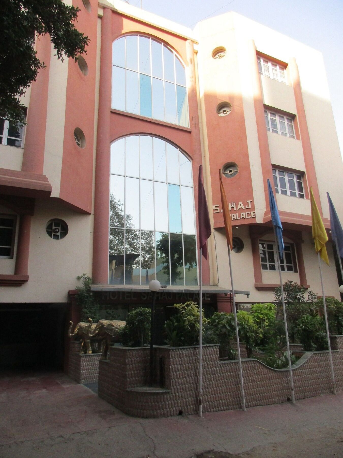 Hotel Sahaj Palace Ahmedabad Ngoại thất bức ảnh