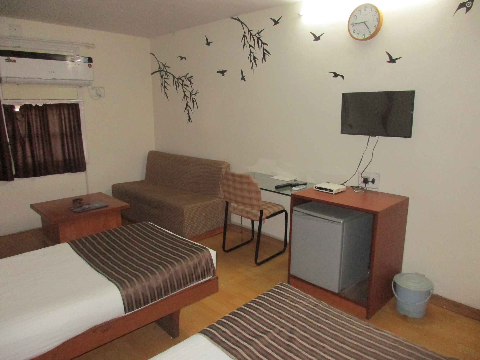 Hotel Sahaj Palace Ahmedabad Ngoại thất bức ảnh