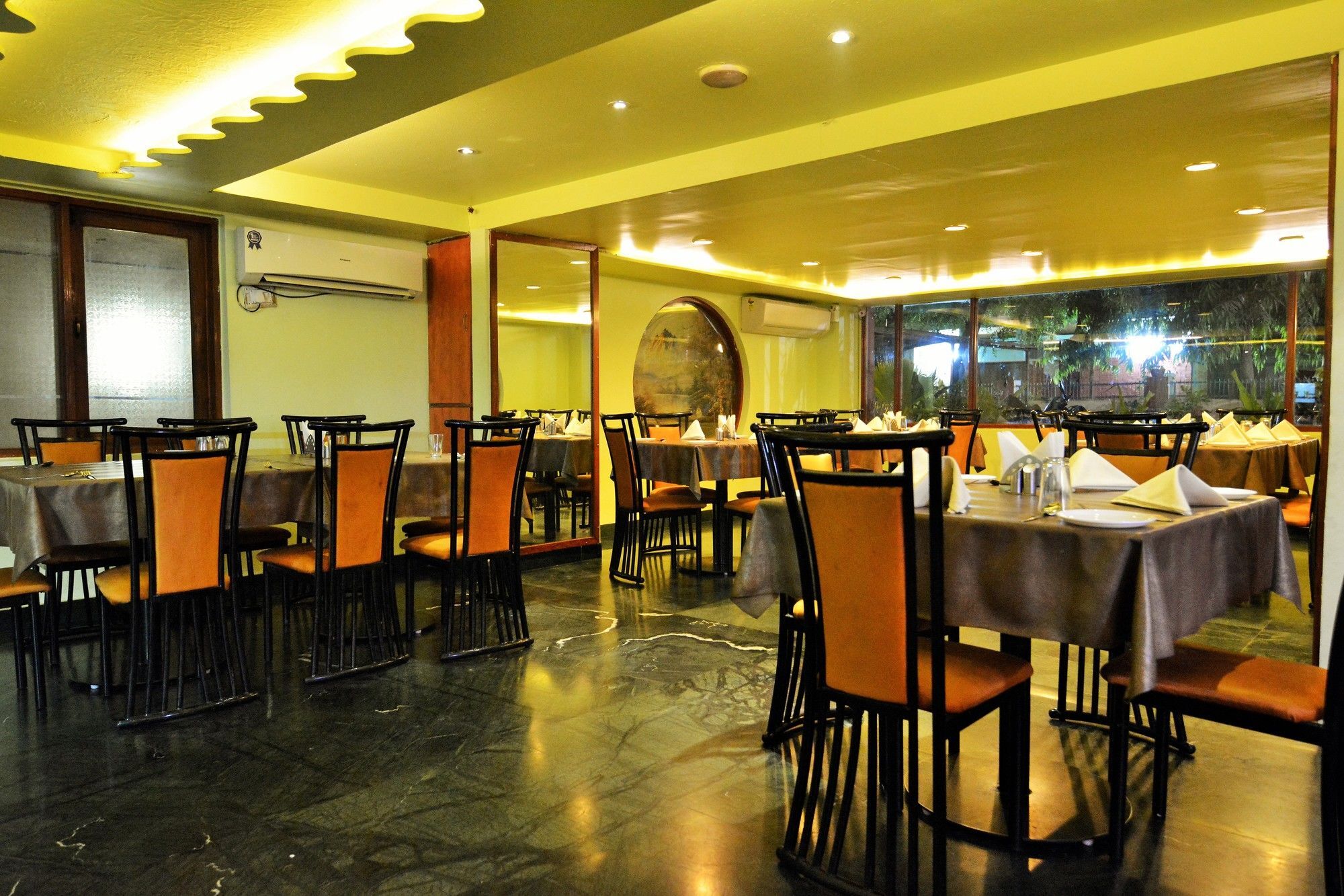 Hotel Sahaj Palace Ahmedabad Ngoại thất bức ảnh