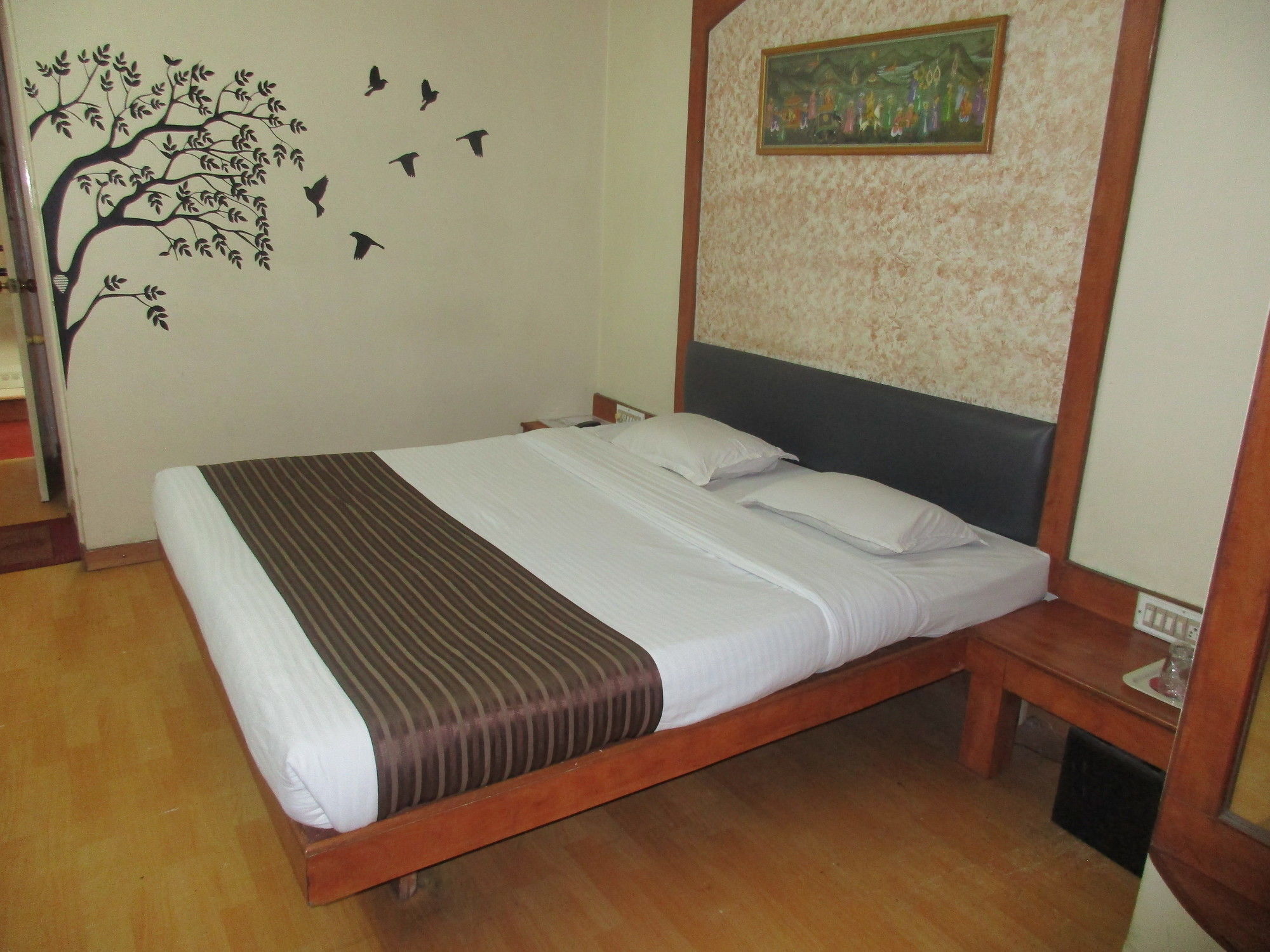Hotel Sahaj Palace Ahmedabad Ngoại thất bức ảnh